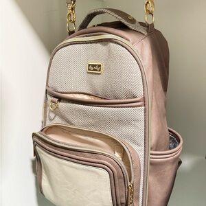 Itzy Ritzy Boss Plus in Vanilla Latte